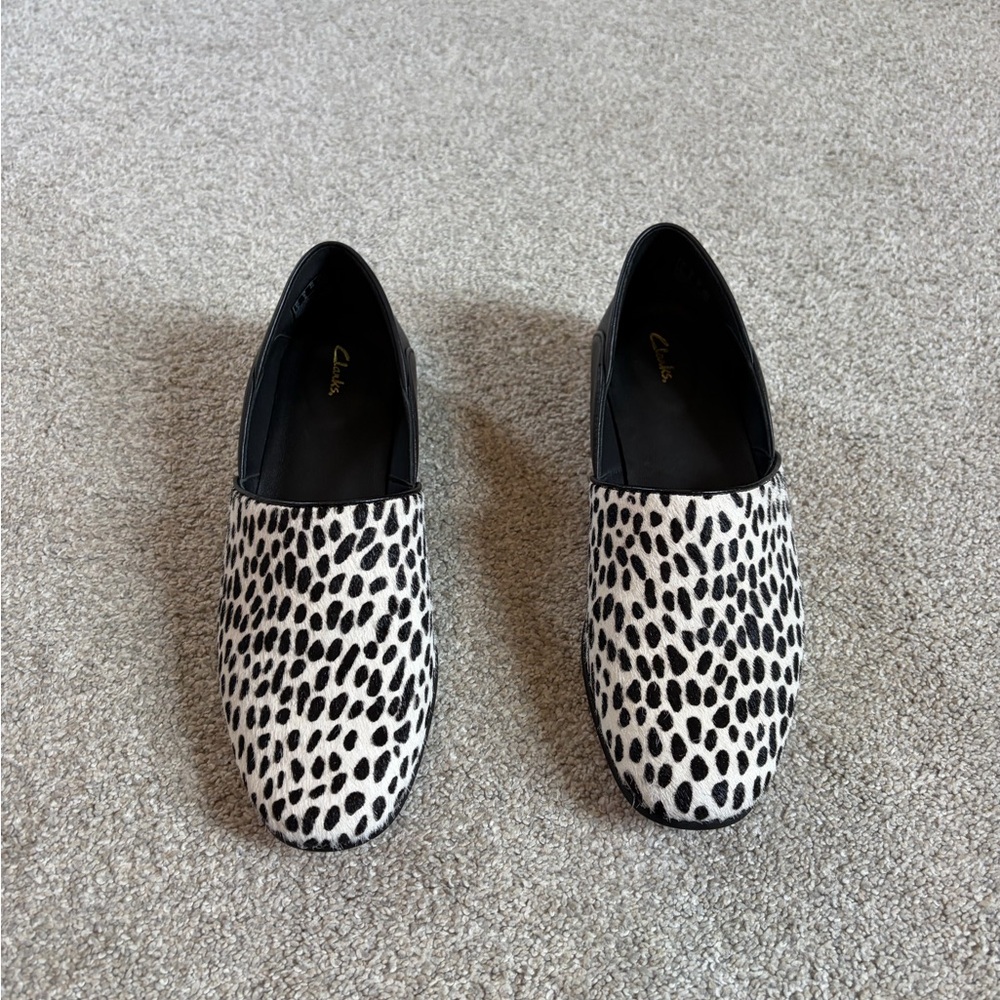 Size 6 Clarks Leather Flats